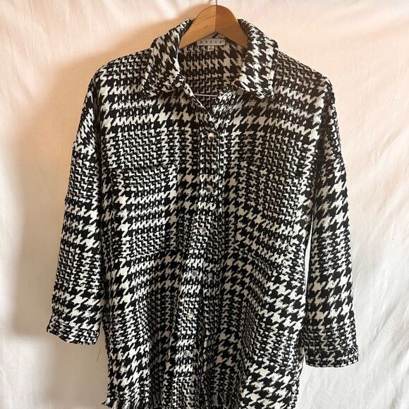 Textured Houndstooth Fray Hem Shacket - Picture 2 of 12